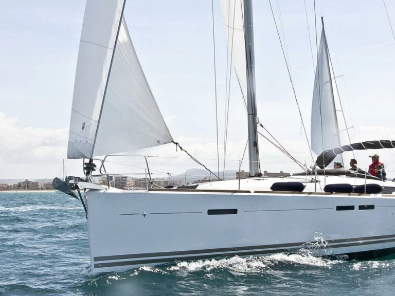 Noleggio barche Jeanneau Sun Odyssey 439 a Pola su Samboat