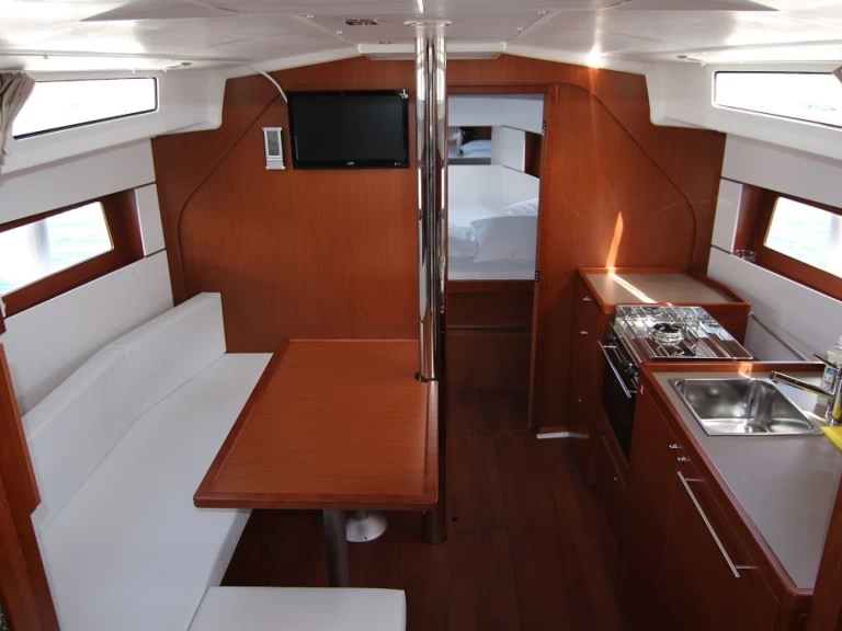 Bénéteau Oceanis 38 da affittare a  Sukošan