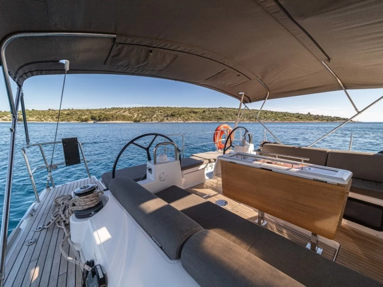 Noleggiare una Dufour Dufour 520 Grand Large a Primošten