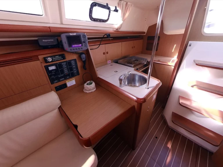 Noleggio Barca a vela a Betina – Jeanneau Sun Odyssey 32i