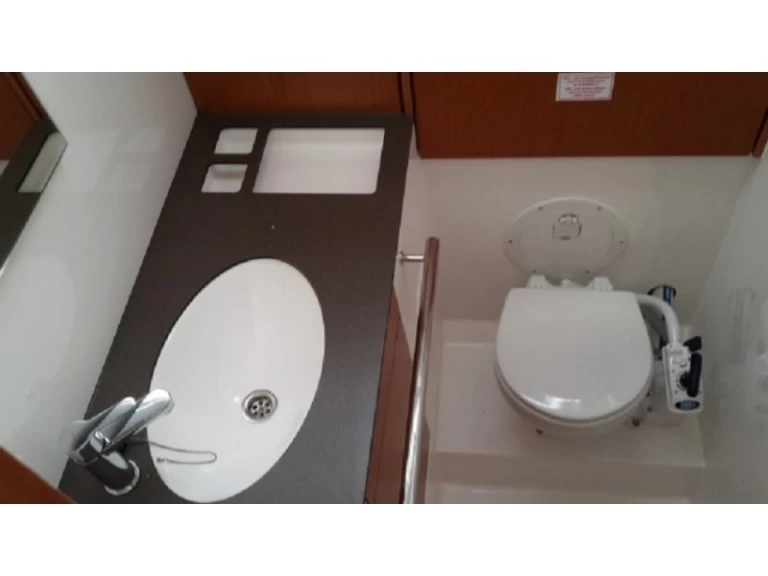 Noleggiare una Bavaria Cruiser 46 a Álimos