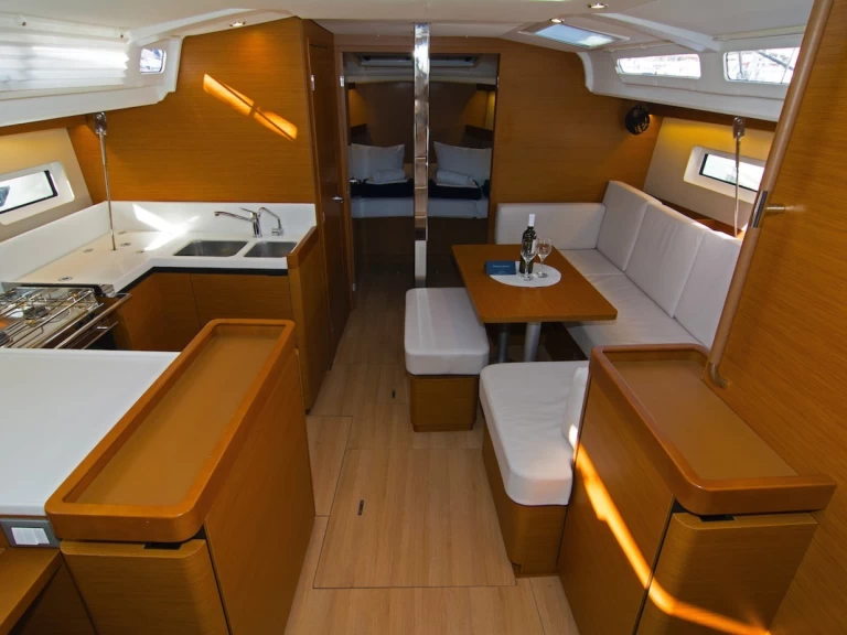 Noleggio barche Jeanneau Sun Odyssey 440 a Spalato su Samboat