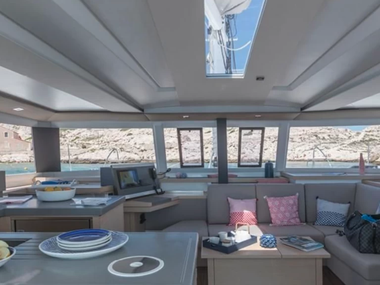 Noleggio Catamarano Fountaine Pajot con patente nautica