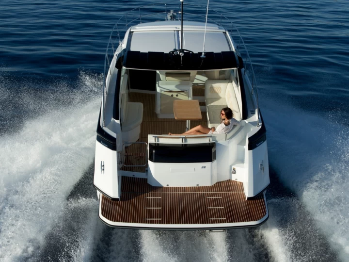 Noleggio Barca a motore Bénéteau con patente nautica