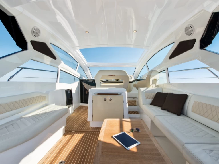 Barca a motore a noleggio a Ajaccio al miglior prezzo