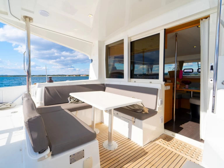 Barca a motore a noleggio a Sebenico al miglior prezzo