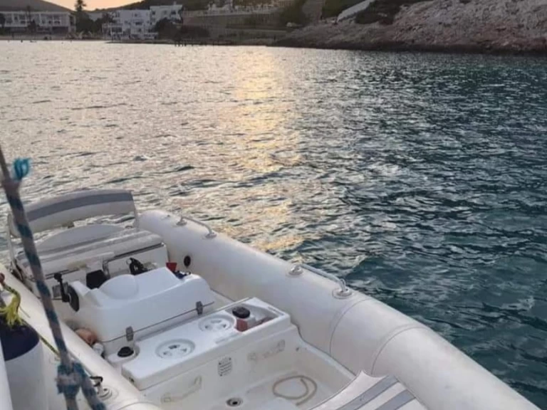 Noleggio Gommone a Ibiza Town – Zodiac Pro Jet 420