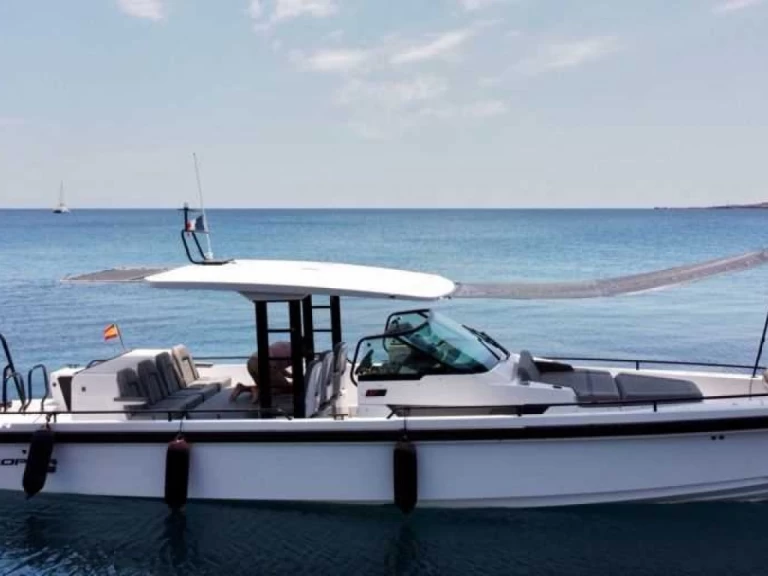 Noleggio Barca a motore Axopar con patente nautica