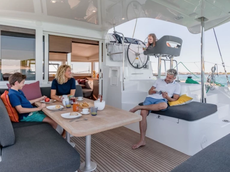 Noleggio Catamarano a Raiatea – Lagoon Lagoon 40