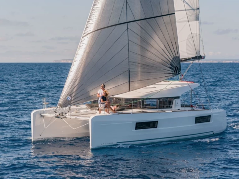 Noleggio Catamarano Lagoon con patente nautica