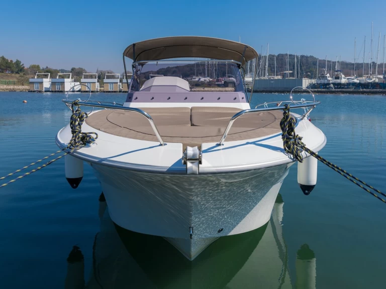 Barca a motore a noleggio a Pola al miglior prezzo