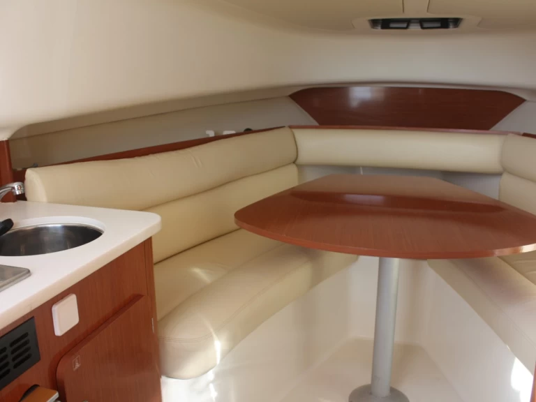 Noleggio Barca a motore Jeanneau con patente nautica