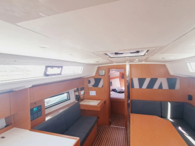 Noleggio barche Pola economico Bavaria C42