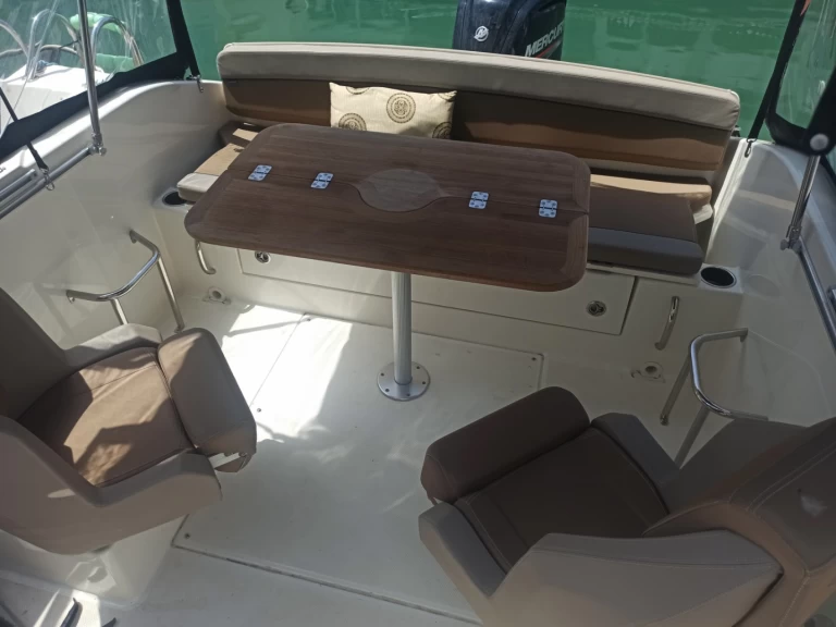 Noleggiare una Quicksilver 605 CRUISER a Puerto Marina Benalmadena