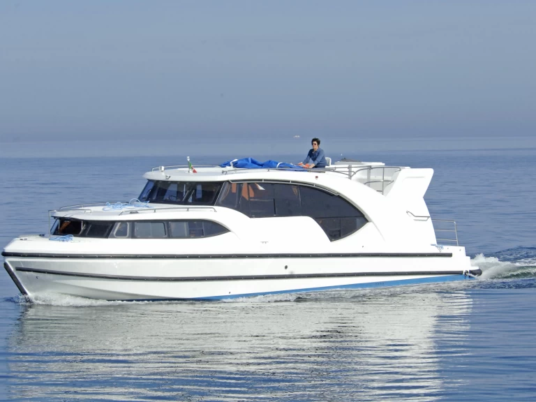 Noleggio Houseboat Houseboat Holidays Italia con patente nautica