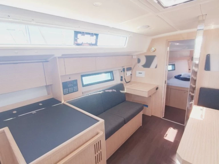 Noleggio barche Pola economico Bavaria C42