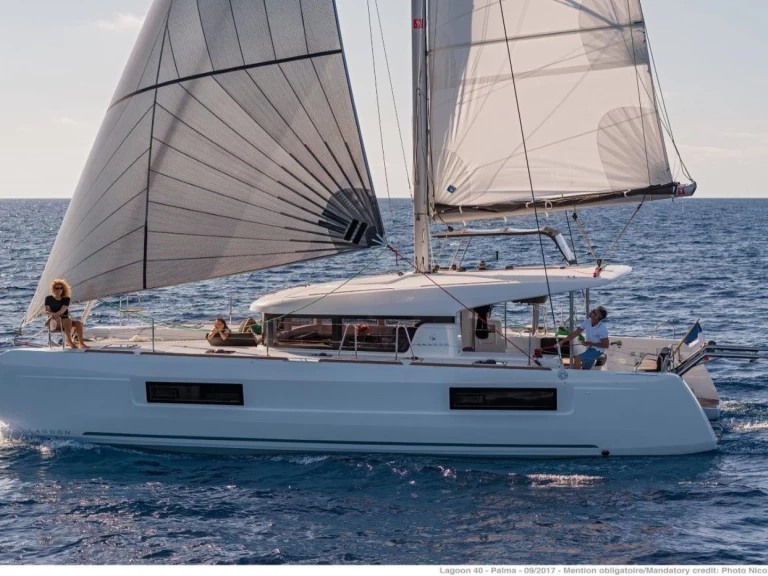 Noleggio Catamarano Lagoon con patente nautica