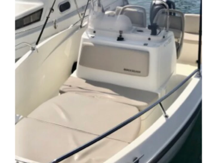 Noleggio barche Quicksilver Activ 555 Open a Marsiglia su Samboat