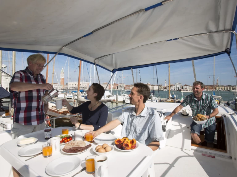 Noleggiare una Houseboat Holidays Italia Minuetto 6+ a Casale sul Sile