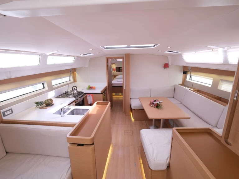 Noleggio Barca a vela Jeanneau con patente nautica