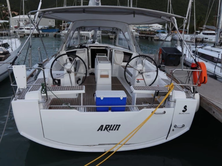 Noleggiare una Bénéteau Oceanis 38.1 a Road Town