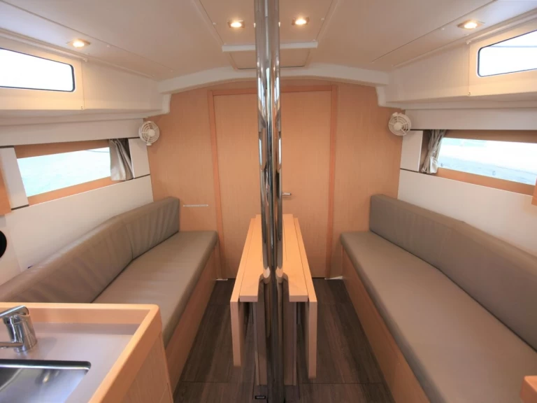 Noleggiare una Bénéteau Oceanis 35.1 a Road Town