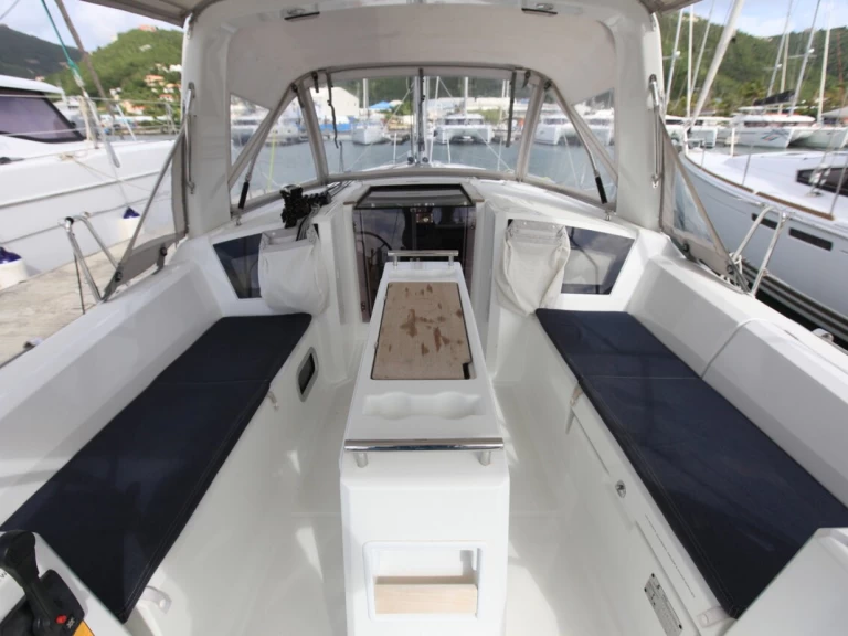 Noleggiare una Bénéteau Oceanis 35.1 a Road Town