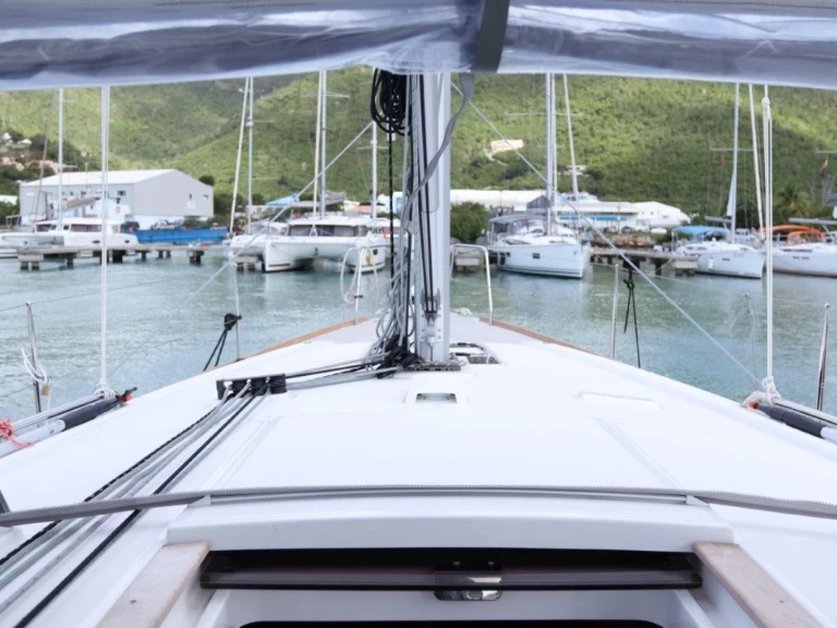 Noleggiare una Bénéteau Oceanis 38.1 a Road Town