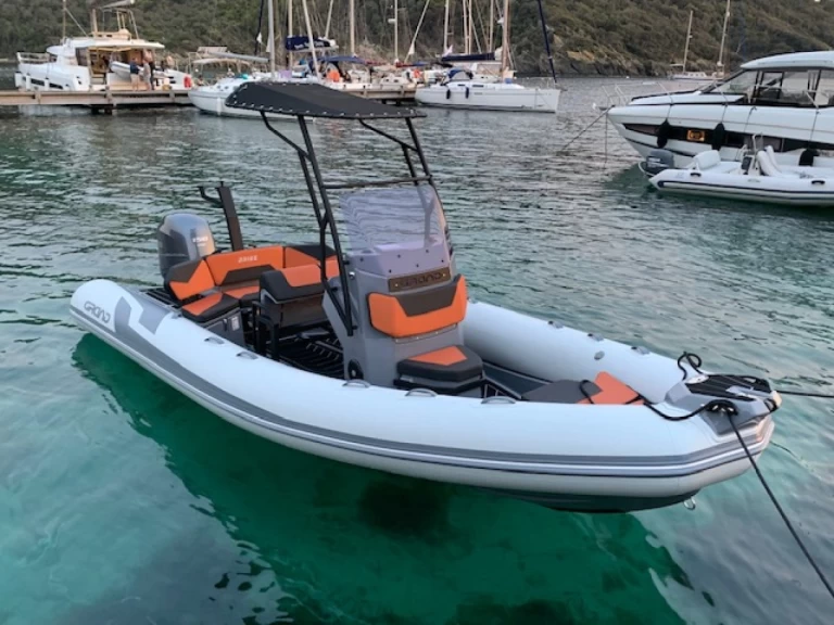Grand Boats Drive D600 Lux da affittare a  Bormes-les-Mimosas