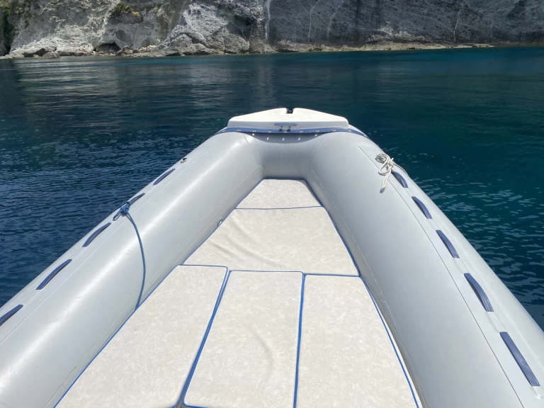 Noleggio Gommone Bwa con patente nautica