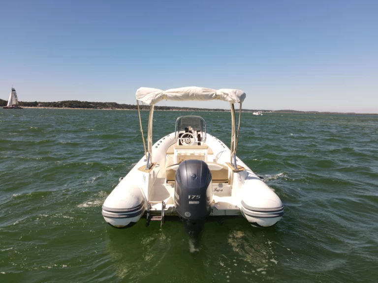 Noleggio Gommone con o senza skipper Capelli a Grand Piquey