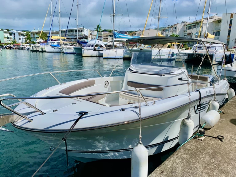 Noleggio a Les Trois-Îlets – Jeanneau Cap Camarat 8.5 CC su SamBoat