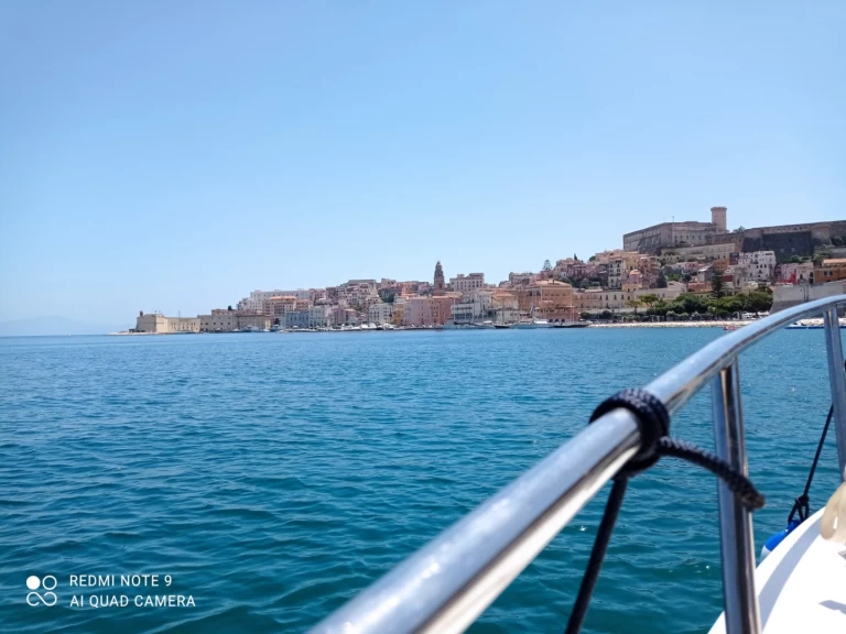 Barca a motore a noleggio a Gaeta al miglior prezzo