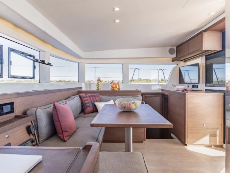 Noleggio Catamarano Lagoon con patente nautica