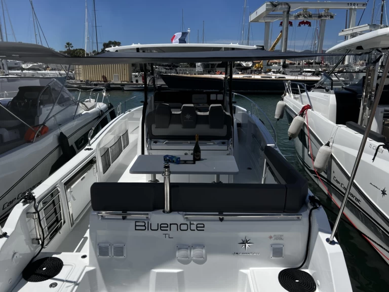 Noleggio barche Jeanneau Cap Camarat 9.0 CC a Cogolin su Samboat