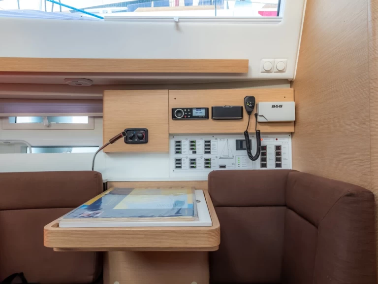 Noleggio Barca a vela Elan con patente nautica