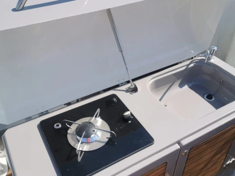 Noleggio barche Atlantic 730 Sun Cruiser a Abbazia su Samboat