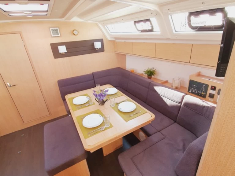 Barca a vela a noleggio a Pola al miglior prezzo