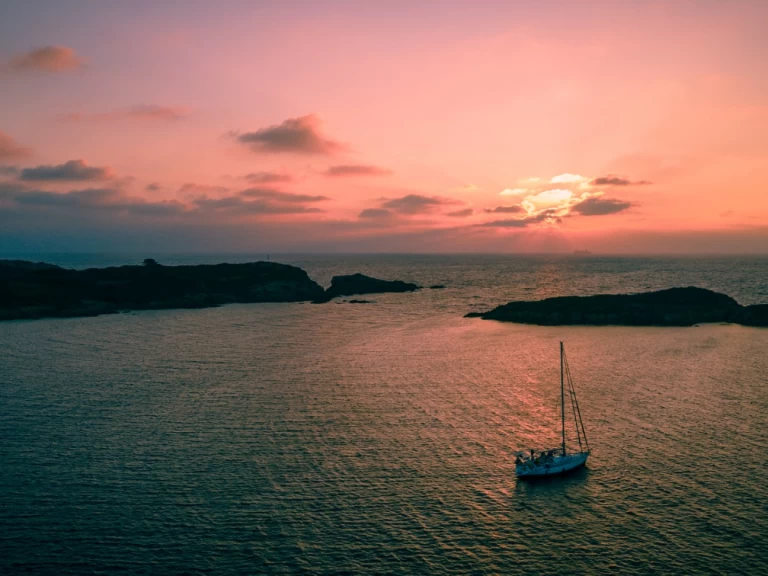 Barca a vela a noleggio a Le Marin al miglior prezzo