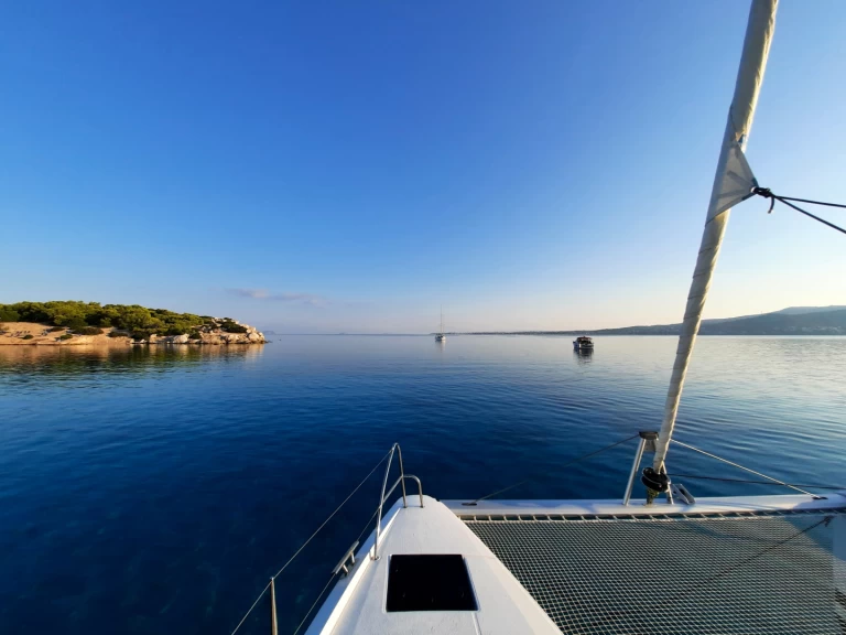 Catamarano a noleggio a Álimos al miglior prezzo