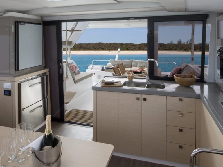 Noleggio Catamarano a Praslin Island – Fountaine Pajot Lucia 40
