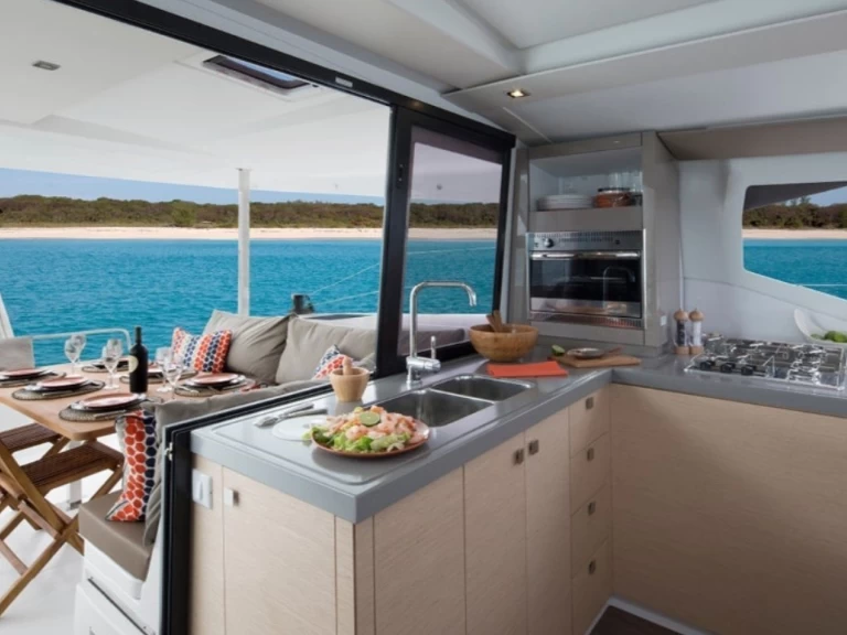Noleggiare una Fountaine Pajot Lucia 40 a Le Marin