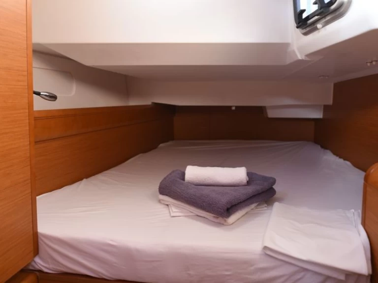 Jeanneau Sun Odyssey 419 da affittare a  Loutráki
