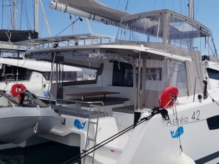 Noleggio Catamarano a Lávrio – Fountaine Pajot Astrea 42