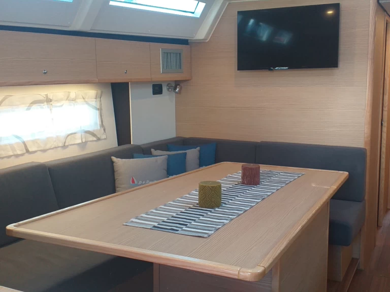 Noleggiare una D&D Yacht D&D Kufner 50 I. a Trogir