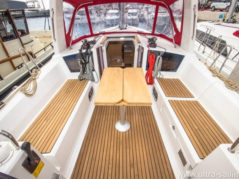 Noleggio barche Bénéteau Oceanis 35 a Spalato su Samboat