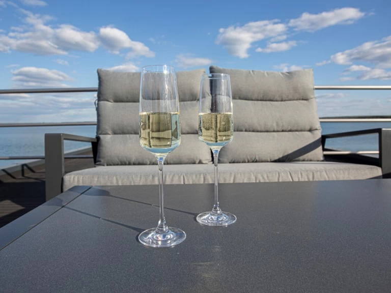 Noleggio Houseboat FLOATING con patente nautica