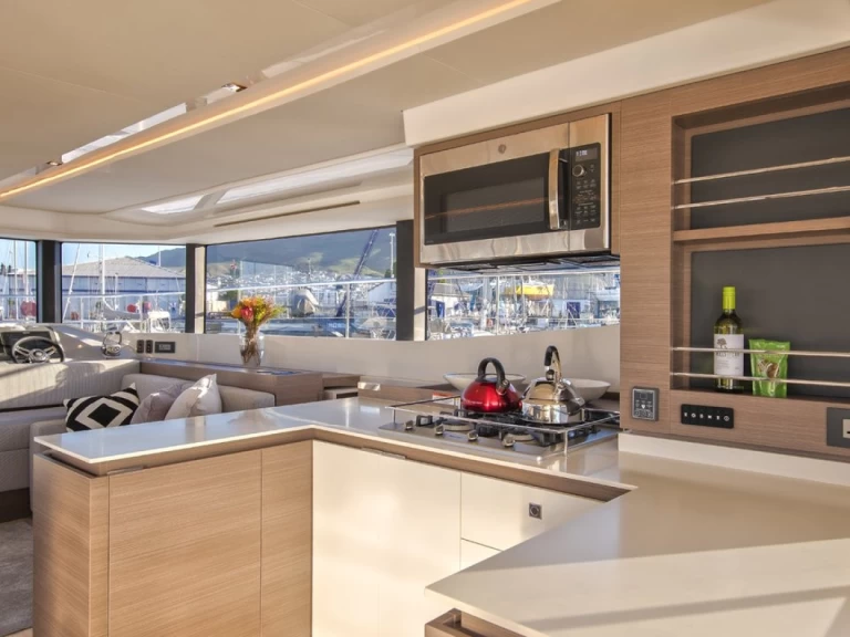 Noleggio Catamarano Lagoon con patente nautica