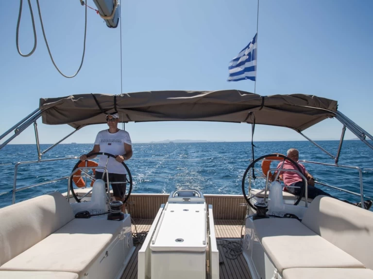 Noleggiare una Jeanneau Sun Odyssey 440 a Álimos