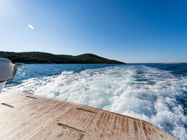 Bénéteau Gran Turismo 41 da affittare a  Sebenico